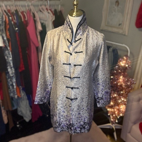 Elegant Silver and Purple Brocade Mandarin style Jacket Size XL longline floral - Picture 2 of 9